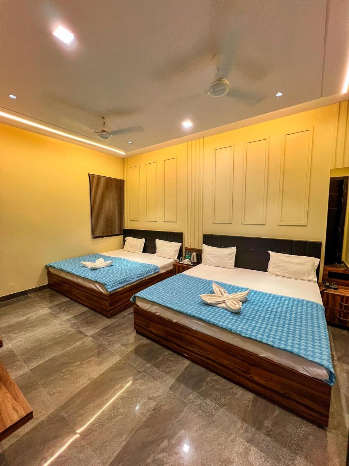 Gsm Hotel Vrindāvan Esterno foto