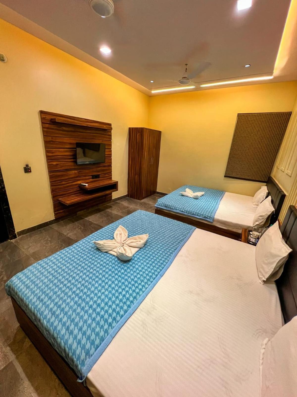 Gsm Hotel Vrindāvan Esterno foto
