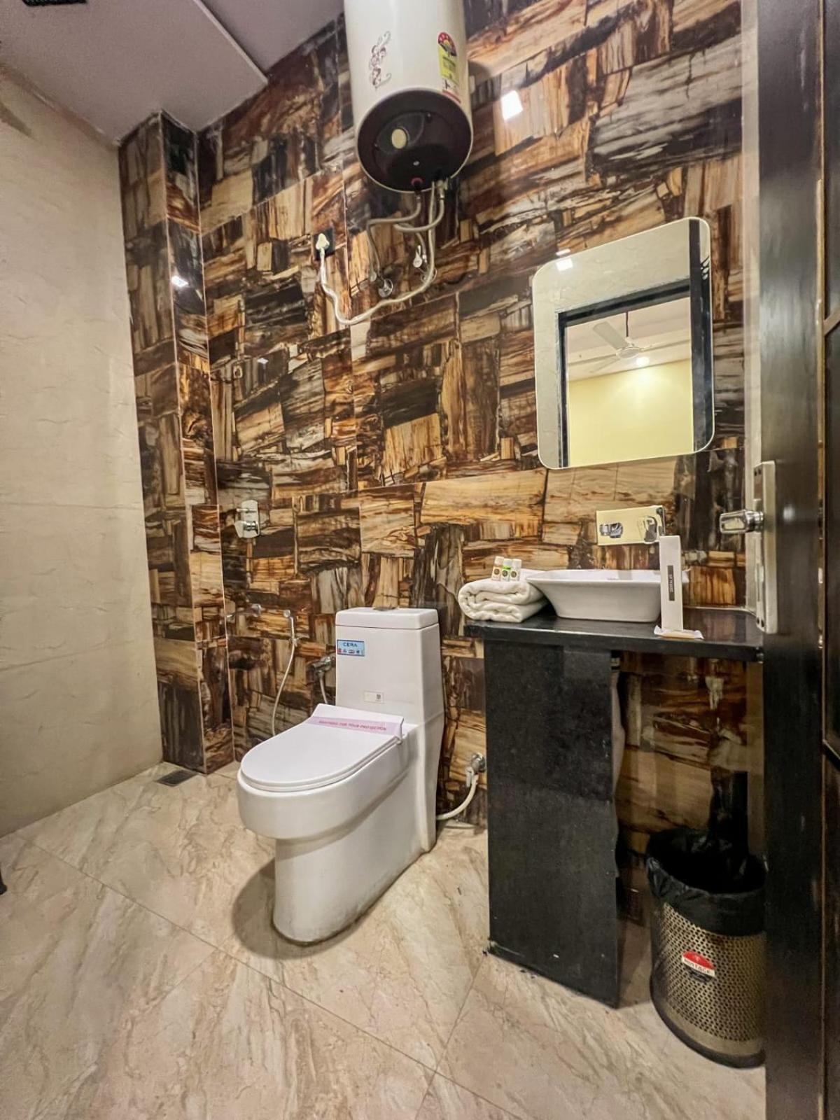 Gsm Hotel Vrindāvan Esterno foto